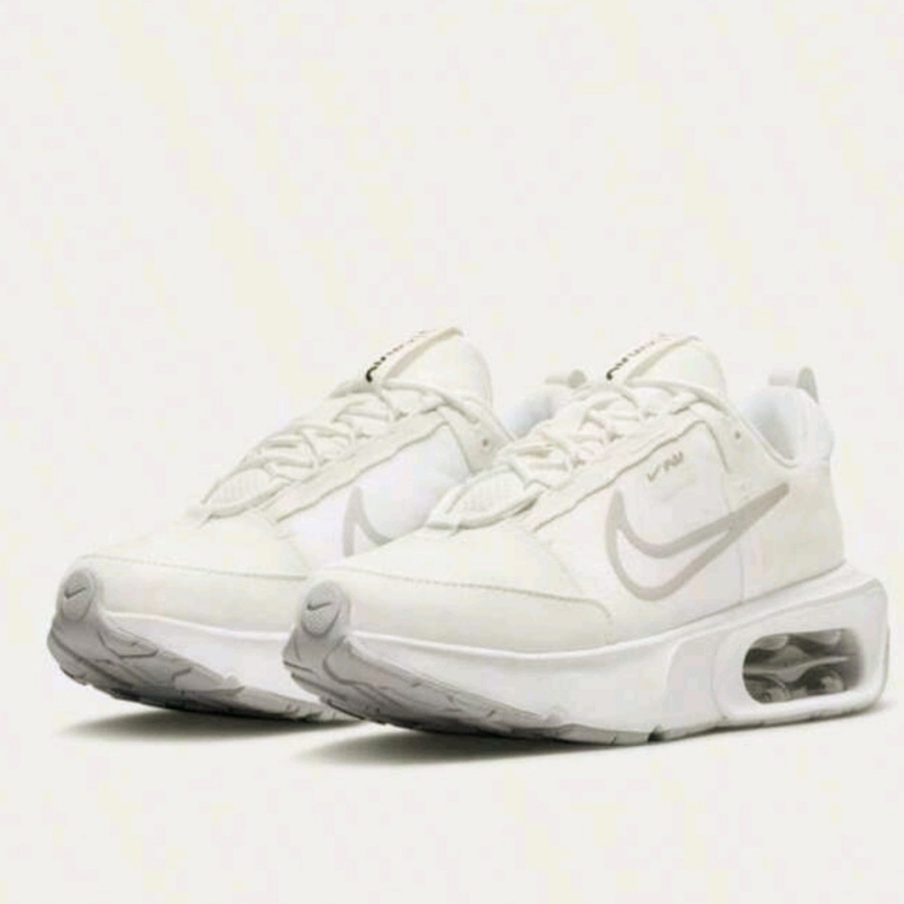 NIKE Air Max women's casual sneakers, off-white, size 9.